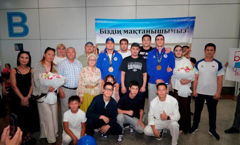 Астаналық боксшыларға Нұрсұлтан әуежайында салтанатты қарсы алу өтті