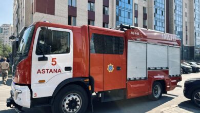 Елорда аулаларындағы заңсыз бөгеттер тексеріліп жатыр: шлагбаумдар мен бетон блоктар