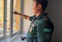 Елордада балалардың терезеден құлауын алдын алу: мыңға жуық шектеуіш орнатылды