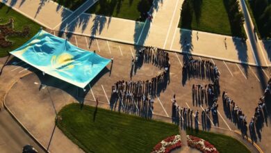 Молодежная акция в Астане: около 200 человек развернули флаг и цифру 23