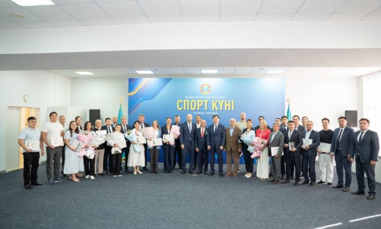 Спорт күні: Астанада сала мамандарына марапаттар табыс етілді