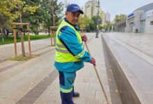 Еңбек адамы: Әлібек Жаманбаев — Астана көшелерін тазалайтын жұмысшы