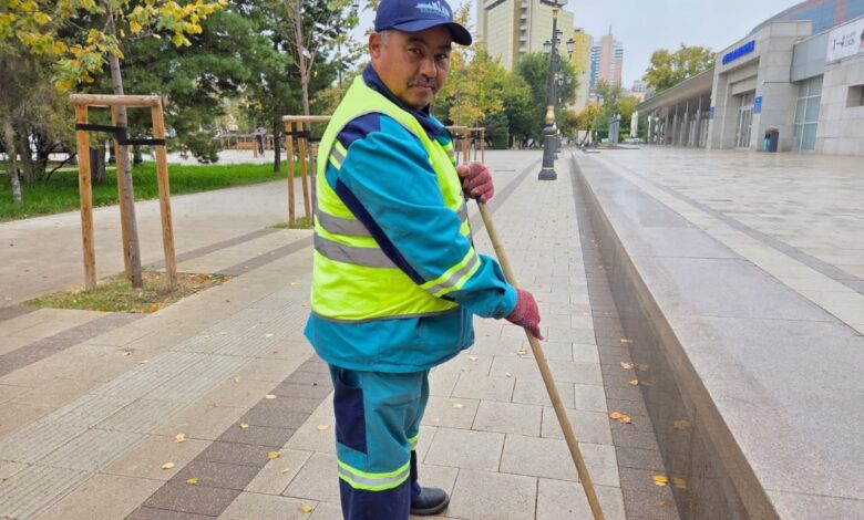 Еңбек адамы: Әлібек Жаманбаев — Астана көшелерін тазалайтын жұмысшы