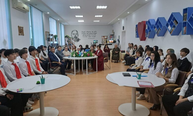 Кітап оқитын ұлт: Астанада 120-ға жуық студентпен ашық диалог пен цифрлық кітаптарды талқылау