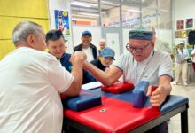 Астанада зейнеткерлер арасында қол күрестен командалық жарыс өтті — жеңімпаздар марапатталды