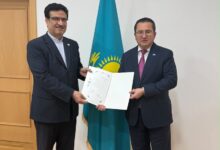 Иран елшісі Махмуд Сафари Фархуд сенім грамоталарының көшірмесін тапсырды