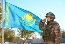 Республика күніне орай әскери бөлімдерде Мемлекеттік Ту салтанатты түрде көтерілді