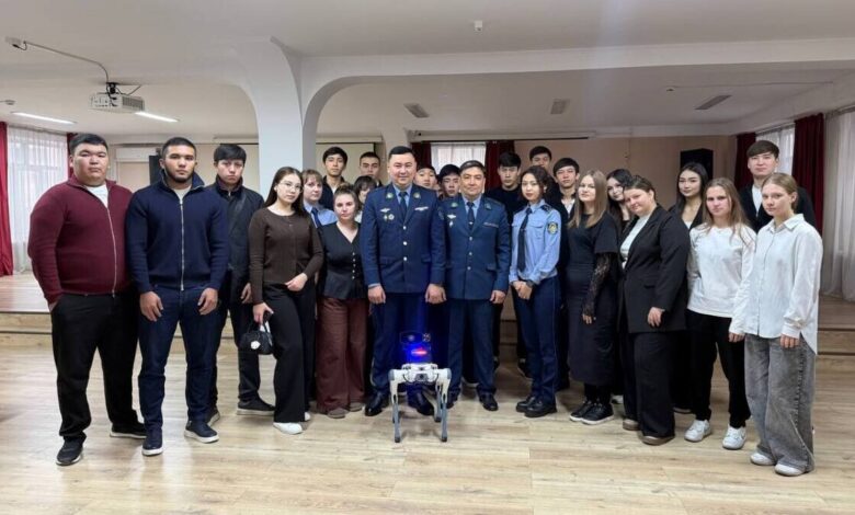 Полиция қызметкерлері ШҚО студенттеріне тергеу жұмысы мен роботтандырылған технологияларды таныстырды