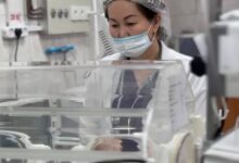 Алматыда 679 грамм салмақта туған сәбиді дәрігерлер 70 күннен соң анасымен қауыштырды