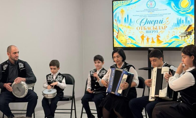Астанада «Өнерлі отбасылар шеруі» өтті: үш буын бір сахнада